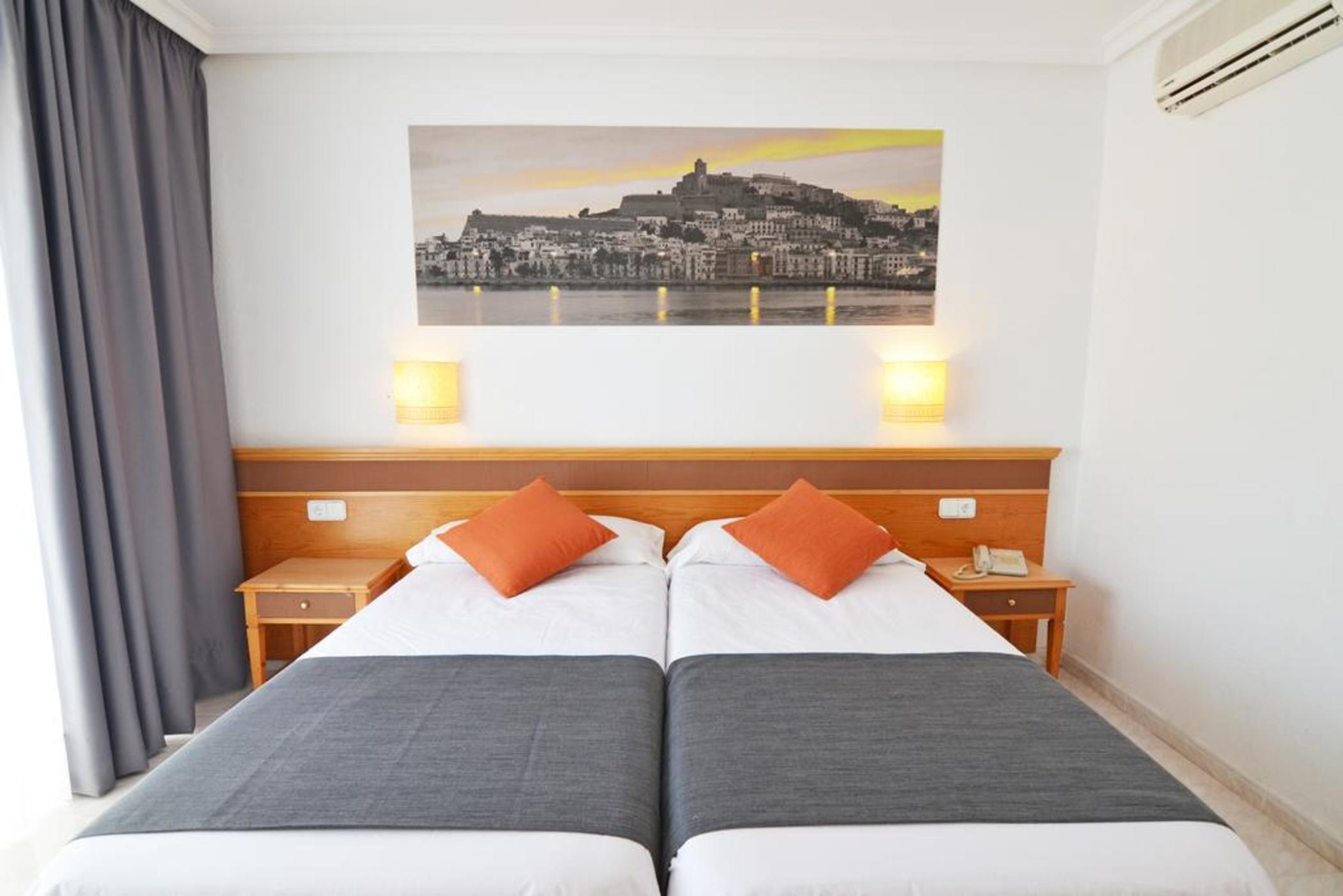 Hotel Vibra Mare Nostrum Playa d'en Bossa Esterno foto