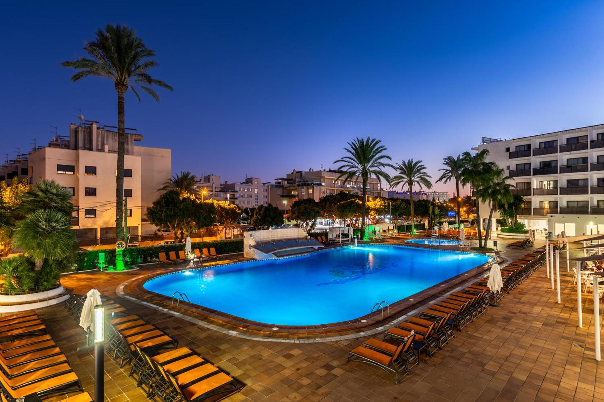 Hotel Vibra Mare Nostrum Playa d'en Bossa Esterno foto